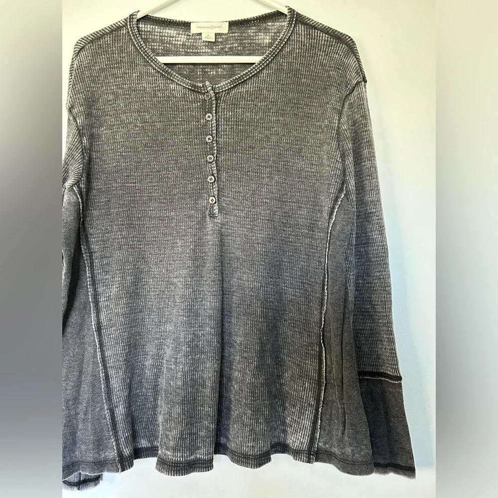 NWT medium treasure & bond thermal gray long sleeve